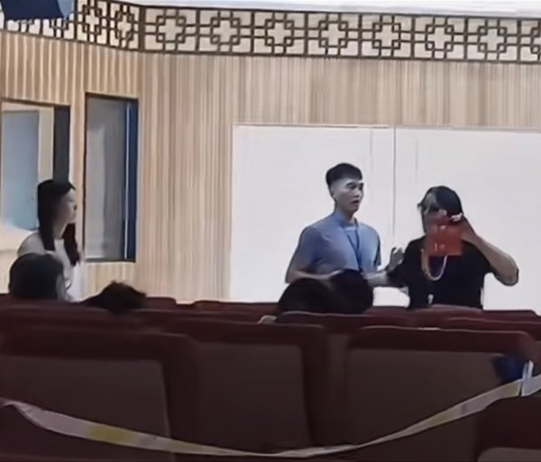 升宏网 风波中的“孔雀杯”：一场赛事引发的专业性与透明度平衡之问